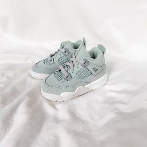 Nike Jordan 4 Retro "Abundance" Preschool Girls' Shoe in Sea Foam Green (size 6)